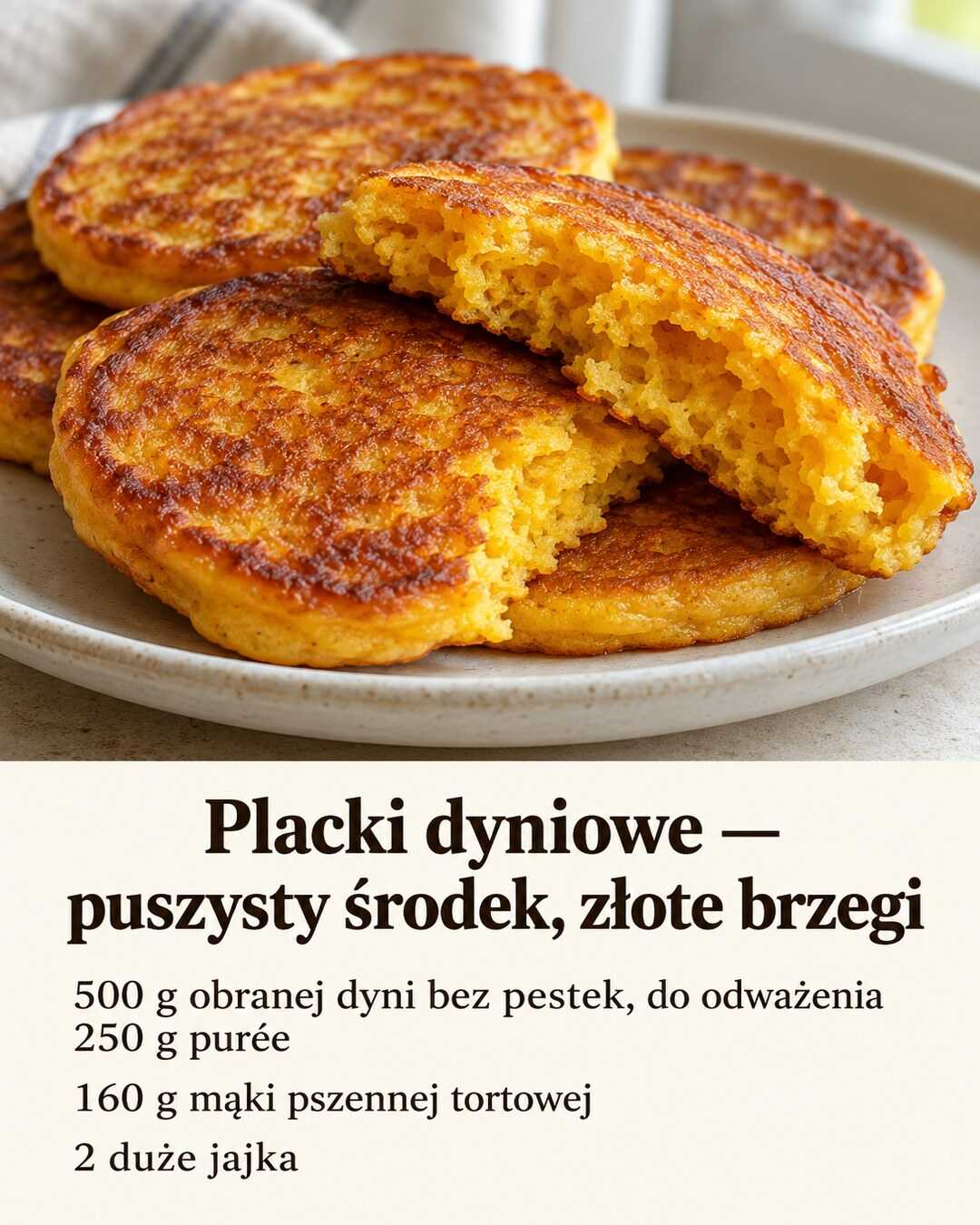 Złociste placki dyniowe z pomarańczowym puszystym środkiem, bez syropu, cukrowej posypki i owoców.